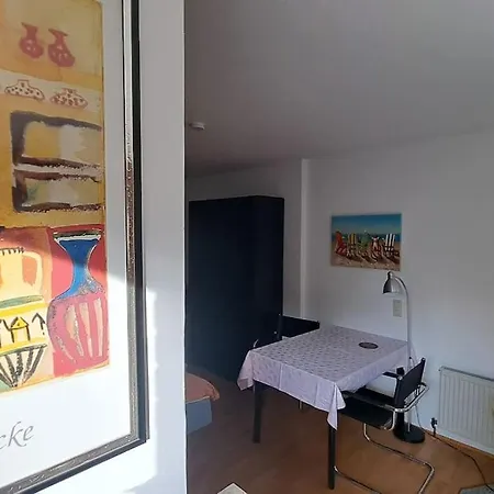 Zentrale Messewohnung Im Wunderschoenen Vorort דירה *