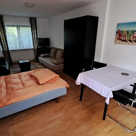 Zentrale Messewohnung Im Wunderschoenen Vorort דירה *