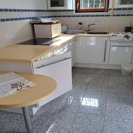 Zentrale Messewohnung Im Wunderschoenen Vorort דירה אסכבורן